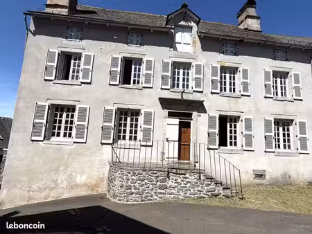 marcenat – maison de maître de caractère de 220 m² avec jolie vue sur la campagne et terra