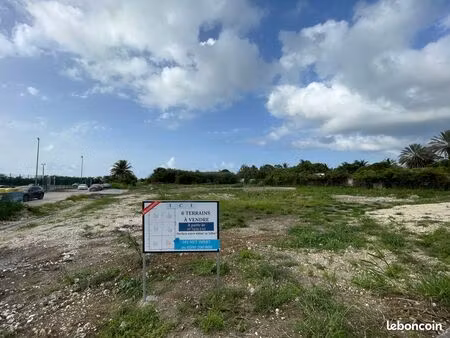 terrain plat. 500 m2. près de l'école de dubedou