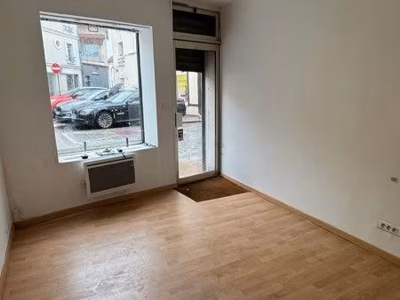 ? boutique 31 m² – vitrine  bureau et stockage – meaux centre