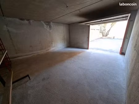 loue grand garage 28m2 loretto/saint jean