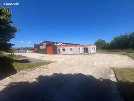local commercial 620 m² glaire