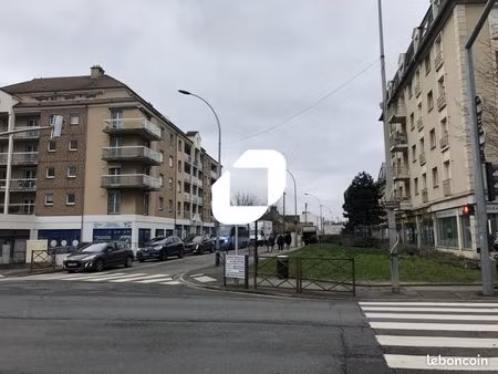 local commercial 245 m²