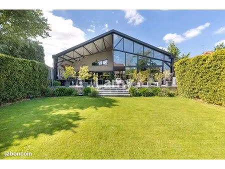 maison 10 pièces 650 m²