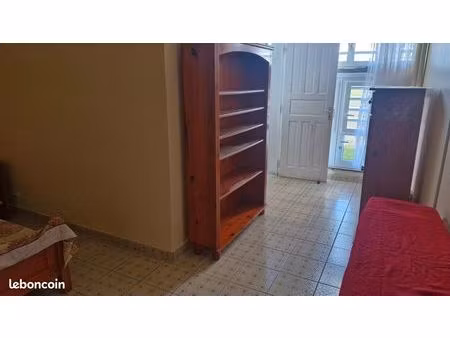 loue spacieux bas de villa f3 sainte-anne