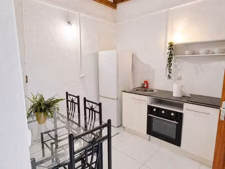 f2 meublé 45 m² avec cour privative  basse-terre centre