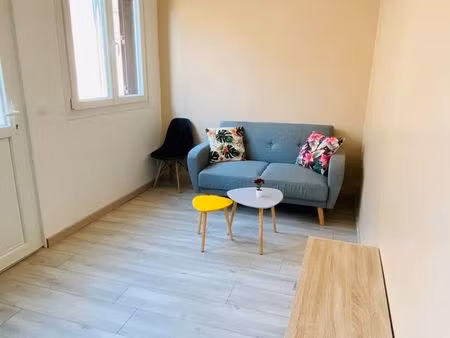 f2 meublé refait à neuf centre-ville gare à pieds