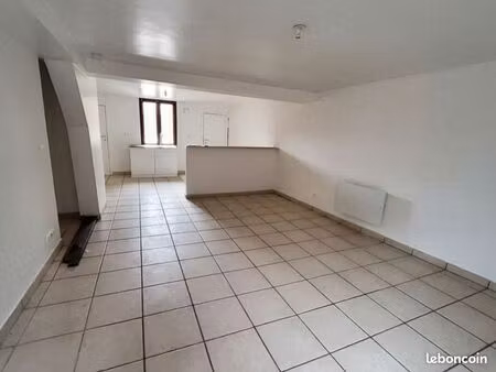 t2 centre-ville givet non meublé