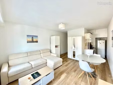studio 26 m² rénové avec balcon à 300 m de la plage - quartier des présidents / arago