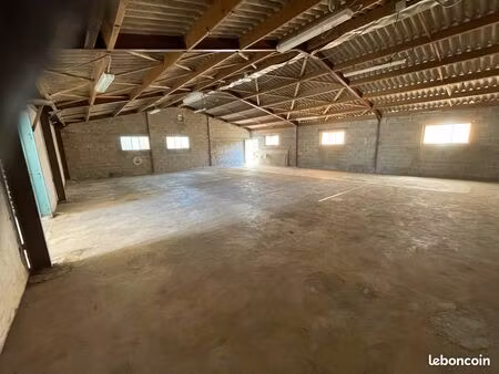 local de stockage 180 m² à 30 mn de milly hangar entrepôt grange dépôt
