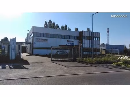 local d'activité 1960 m2
