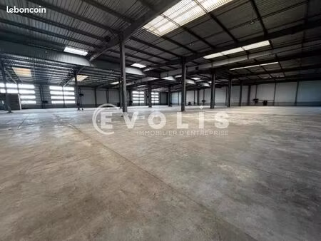 local d'activité 6 734 m²