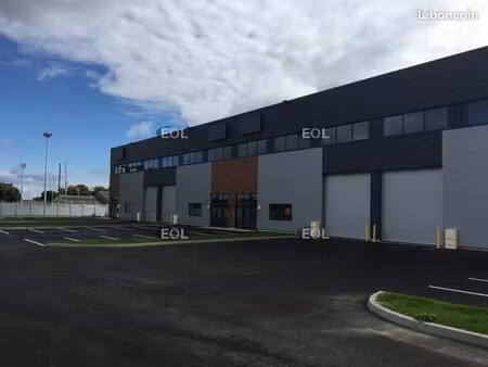 local d'activité 1 572 m²