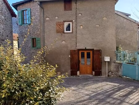 maison à louer t4 sur 3 niveaux centre village d’arignac (non meublée)