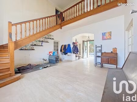 maison 9 pièces 256 m²