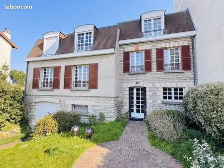pavillon 10 pièces 236 m²
