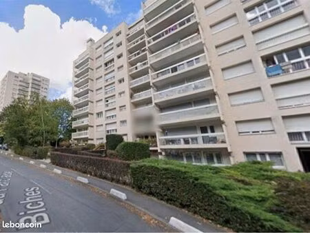studio à louer 16 m2 dans résidence calme avec gardien
