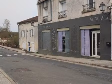 a vendre local avec appartement