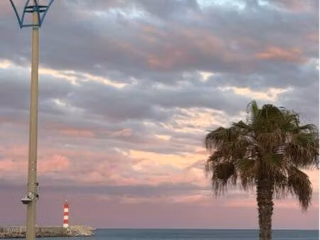 appartement très lumineux avec magnifique vue sur la méditerranée