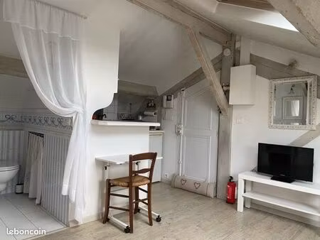 studette mansardée – suresnes centre / mairie – pied-à-terre idéal