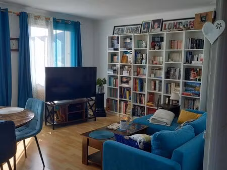 appartement t3 de 75 m² au 2 ème étage  petit balcon
