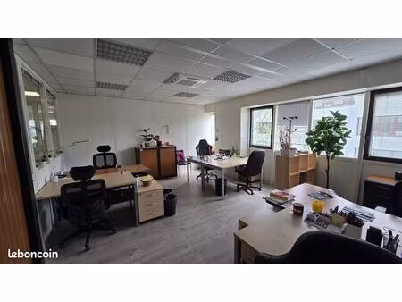 location bureau à courtaboeuf 26m2