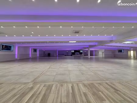 salle de réception 1500 m² maisse