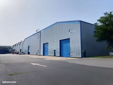 local d'activité 1 600 m²