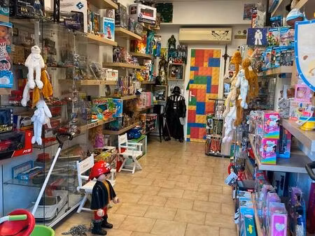 location local commercial idéalement situé au lavandou