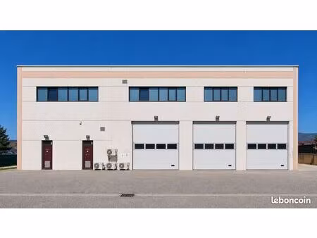 local 1000 m² six fours les plages