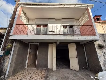 maison de ville avec garage à rénover