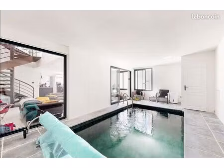 maison de village spacieuse et rénovée avec piscine intérieure chauffée
