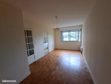 t1 proche centre-ville (entre lycées d'arsonval et cabanis)