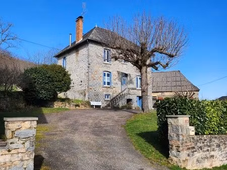 corps de ferme en pierre  maison  dépendances et bois