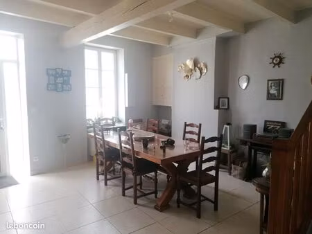 maison de ville avec garage et cour