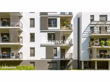 studio récent dans une belle résidence familiale situé a meudon