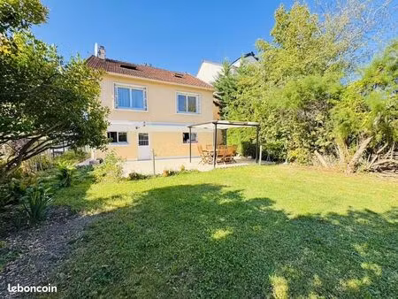 pavillon 6 pièces 135 m²
