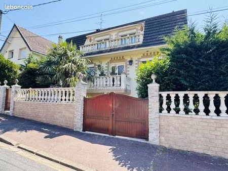 pavillon 7 pièces 145 m²