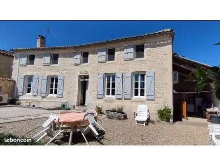 maison charentaise charme et dépendance beau potentiel