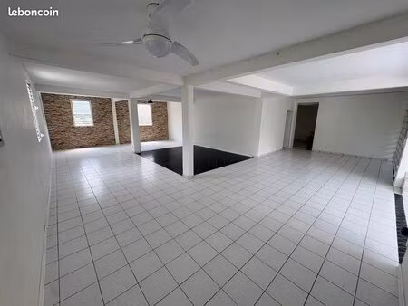 spacieux bas de villa au robert 169m2