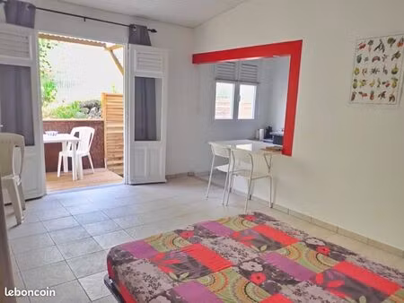 logement t2 en bas de villa au bourg des trois ilets