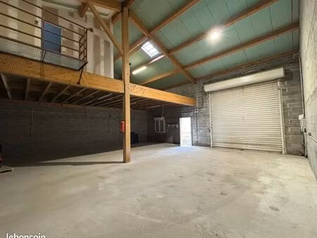 loue local commercial avec bureau et parking