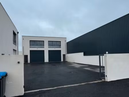 local d’activité / dépôt 150 m²