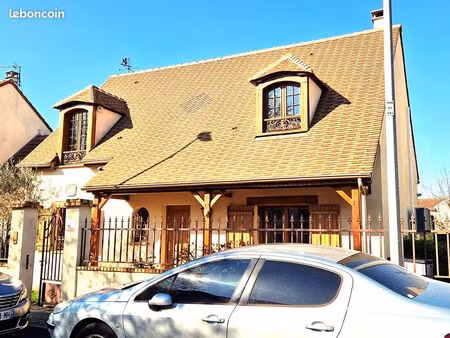 propriété 6 pièces 141 m²