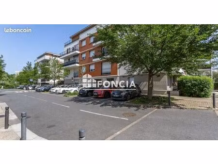 bel appartement récent de type 3 pièces en dernier étage avec terrasse