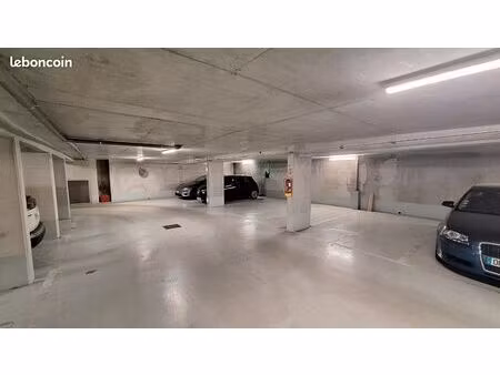 vends place parking souterrain
