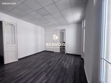 bureau 137 m²