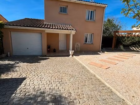 maison familiale proche commodités garage+jardin