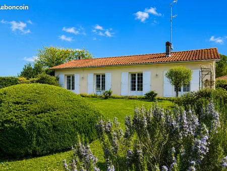 maison familiale avec grande piscine – 4 chambres – 3 280 m² de terrain