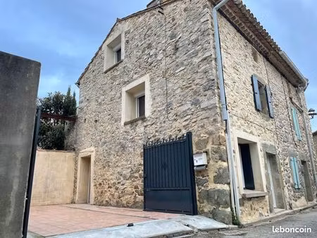 maison de village avec exterieur