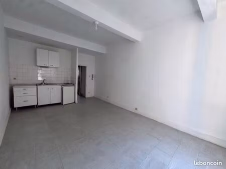 grand studio à louer